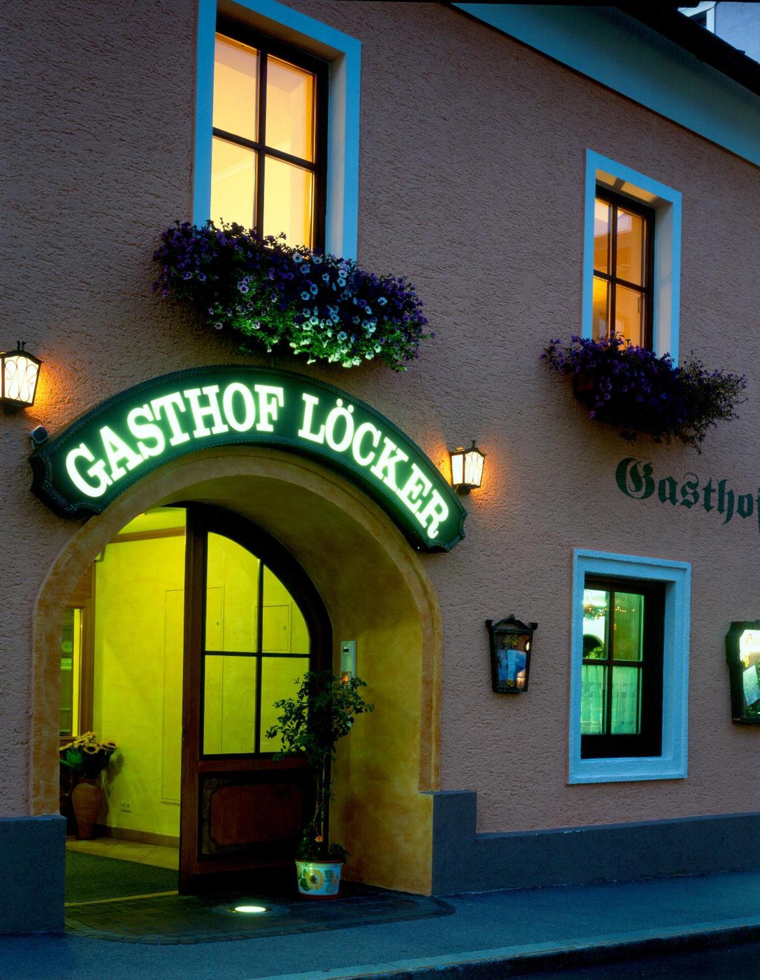 Gasthof - Restaurant Loecker ราดชตัดท์ ภายนอก รูปภาพ