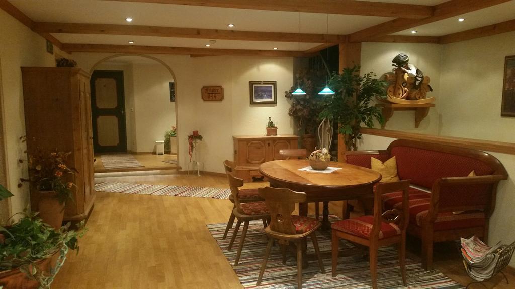 Gasthof - Restaurant Loecker ราดชตัดท์ ภายนอก รูปภาพ