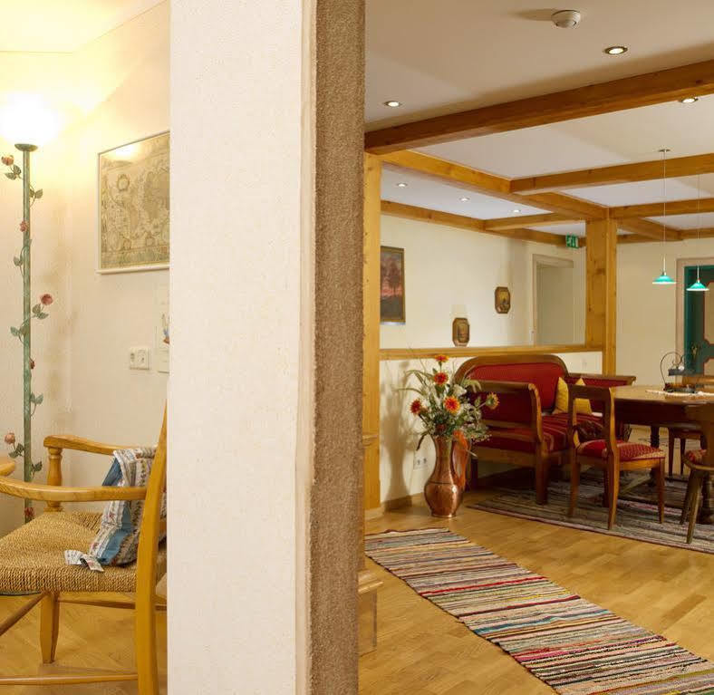 Gasthof - Restaurant Loecker ราดชตัดท์ ภายนอก รูปภาพ