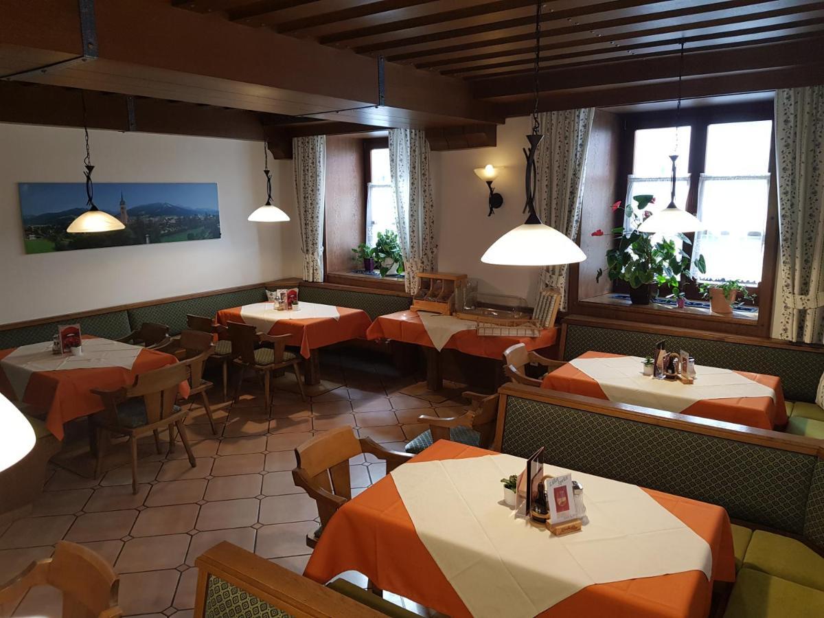 Gasthof - Restaurant Loecker ราดชตัดท์ ภายนอก รูปภาพ