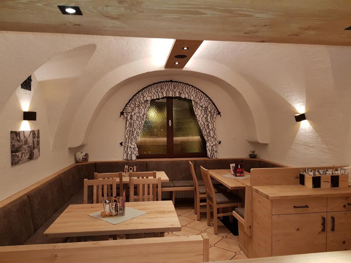 Gasthof - Restaurant Loecker ราดชตัดท์ ภายนอก รูปภาพ