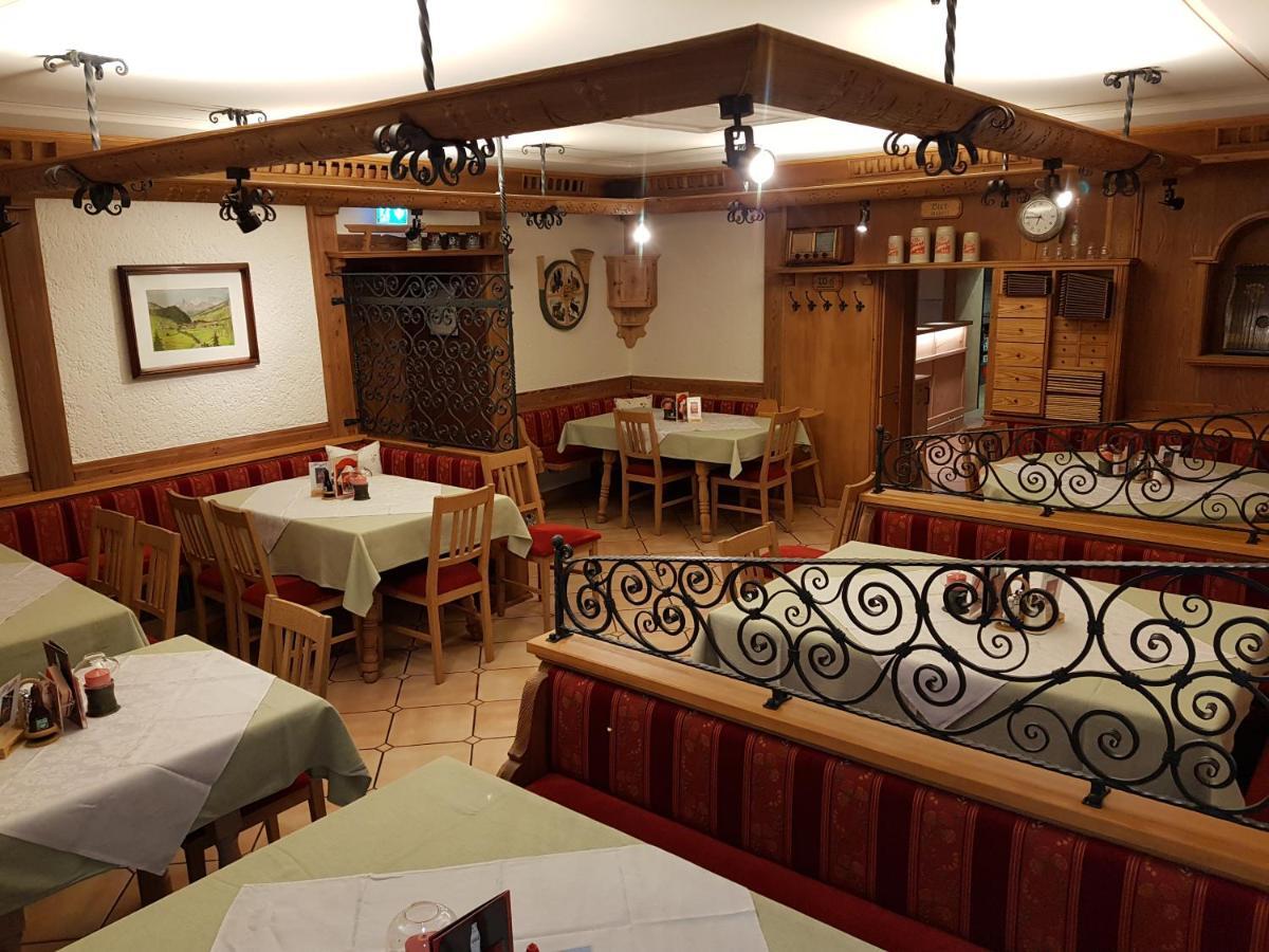 Gasthof - Restaurant Loecker ราดชตัดท์ ภายนอก รูปภาพ