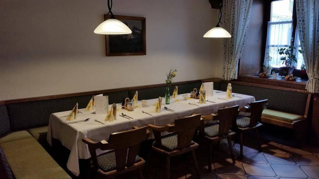 Gasthof - Restaurant Loecker ราดชตัดท์ ภายนอก รูปภาพ