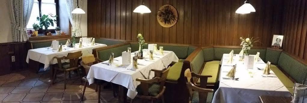 Gasthof - Restaurant Loecker ราดชตัดท์ ภายนอก รูปภาพ