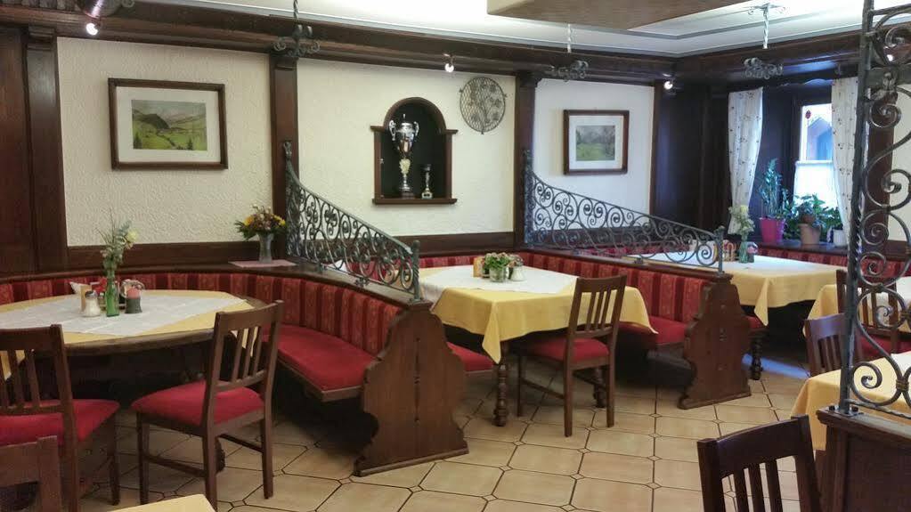 Gasthof - Restaurant Loecker ราดชตัดท์ ภายนอก รูปภาพ